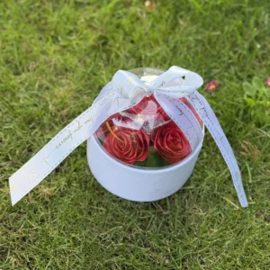 bársony doboz rózsával